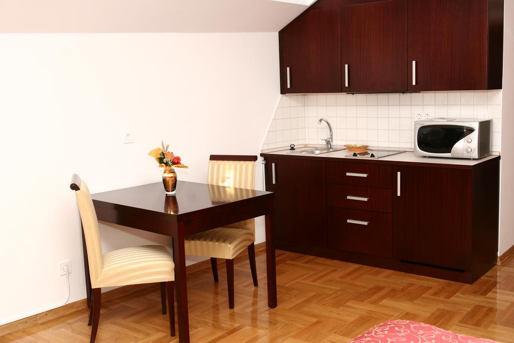 Apartmani Marbis 코프리브니차 객실 사진