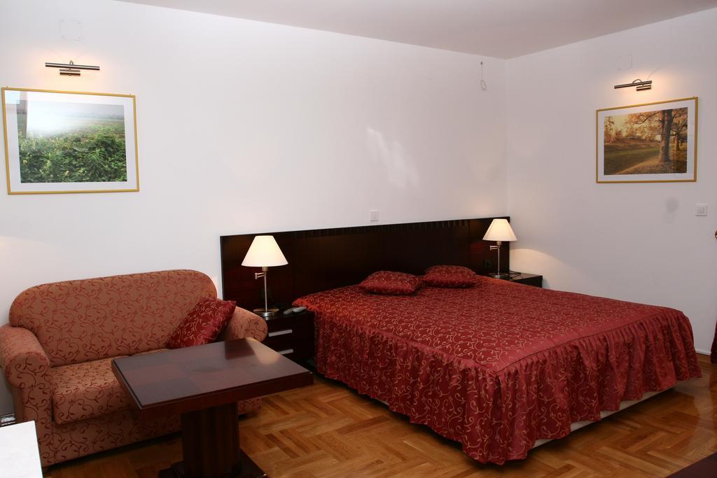 Apartmani Marbis 코프리브니차 객실 사진