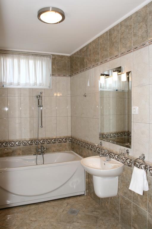 Apartmani Marbis 코프리브니차 객실 사진