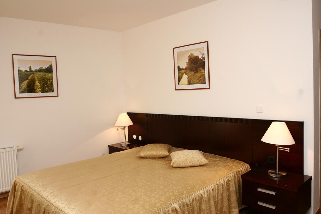 Apartmani Marbis 코프리브니차 객실 사진
