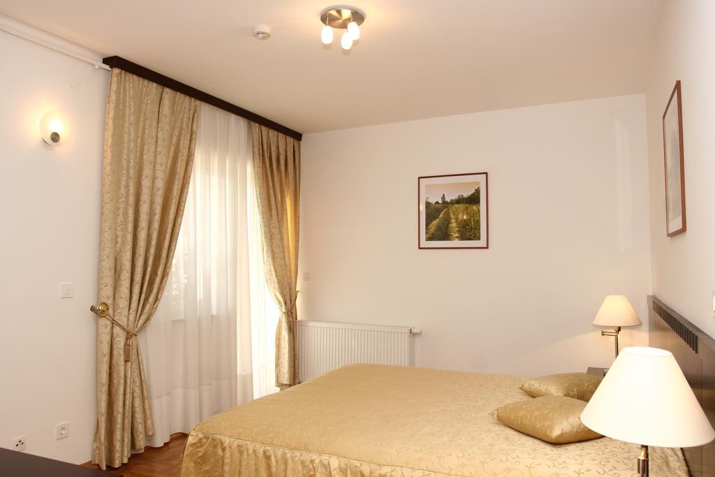 Apartmani Marbis 코프리브니차 객실 사진