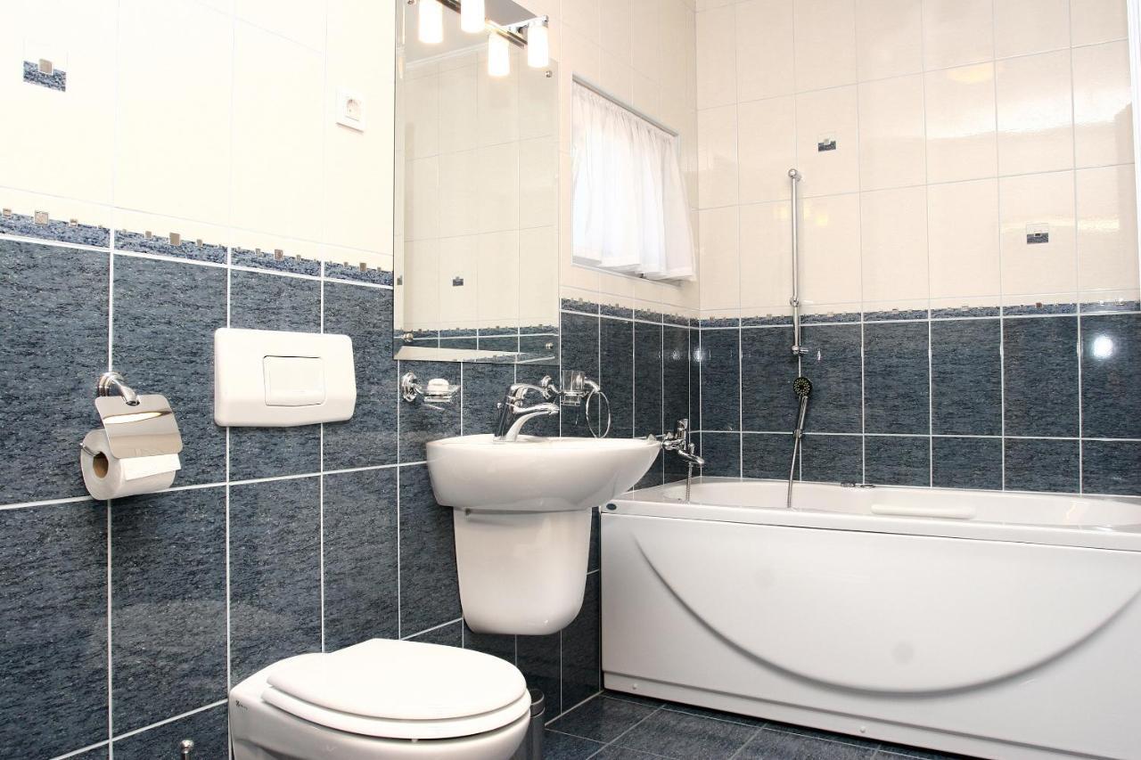 Apartmani Marbis 코프리브니차 객실 사진